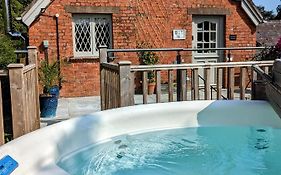 The Coach House Apartment At Cefn Tilla Court, Usk