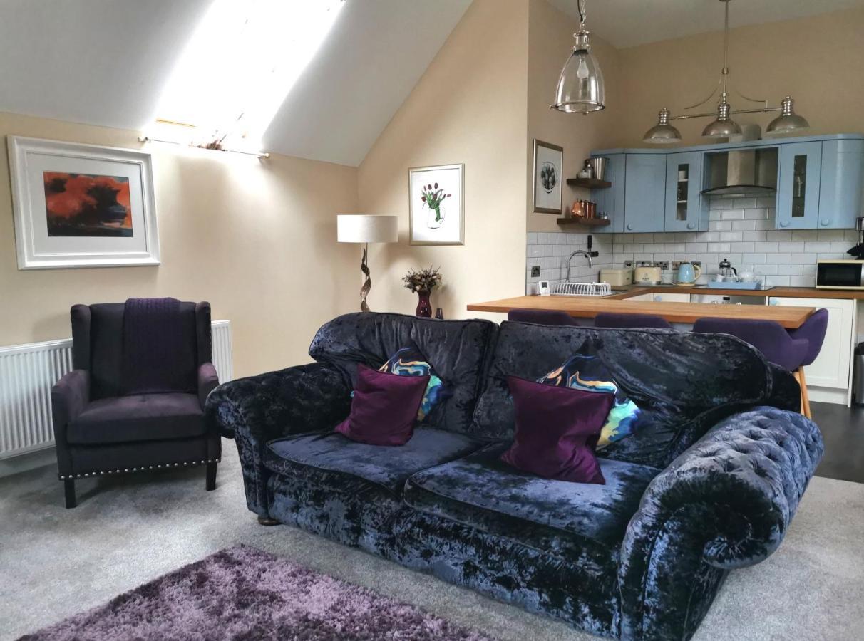 The Coach House Apartment At Cefn Tilla Court, Usk Exterior photo